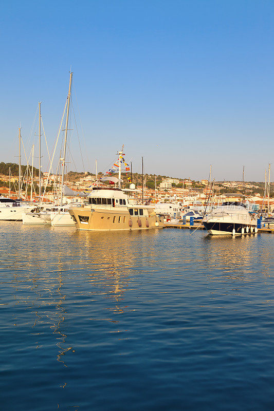 土耳其伊兹密尔Cesme Yacht Marine的游艇